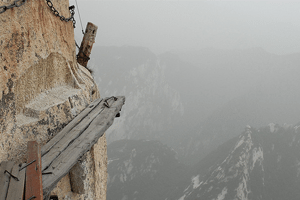 les-routes-les-plus-dangereuses-du-monde-huashan.png